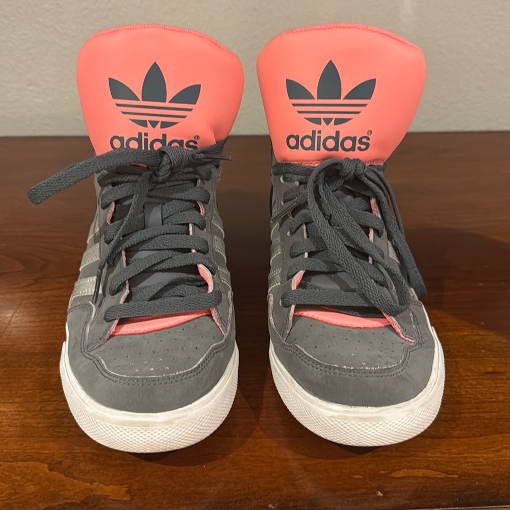 ADIDAS HI TOP. Women’s Sz 8. Grey/Peach. Gently worn. GREAT condition.